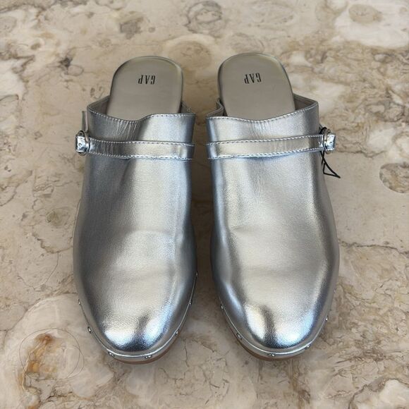 NWOT Gap Silver Faux Leather Clogs - Picture 3 of 12